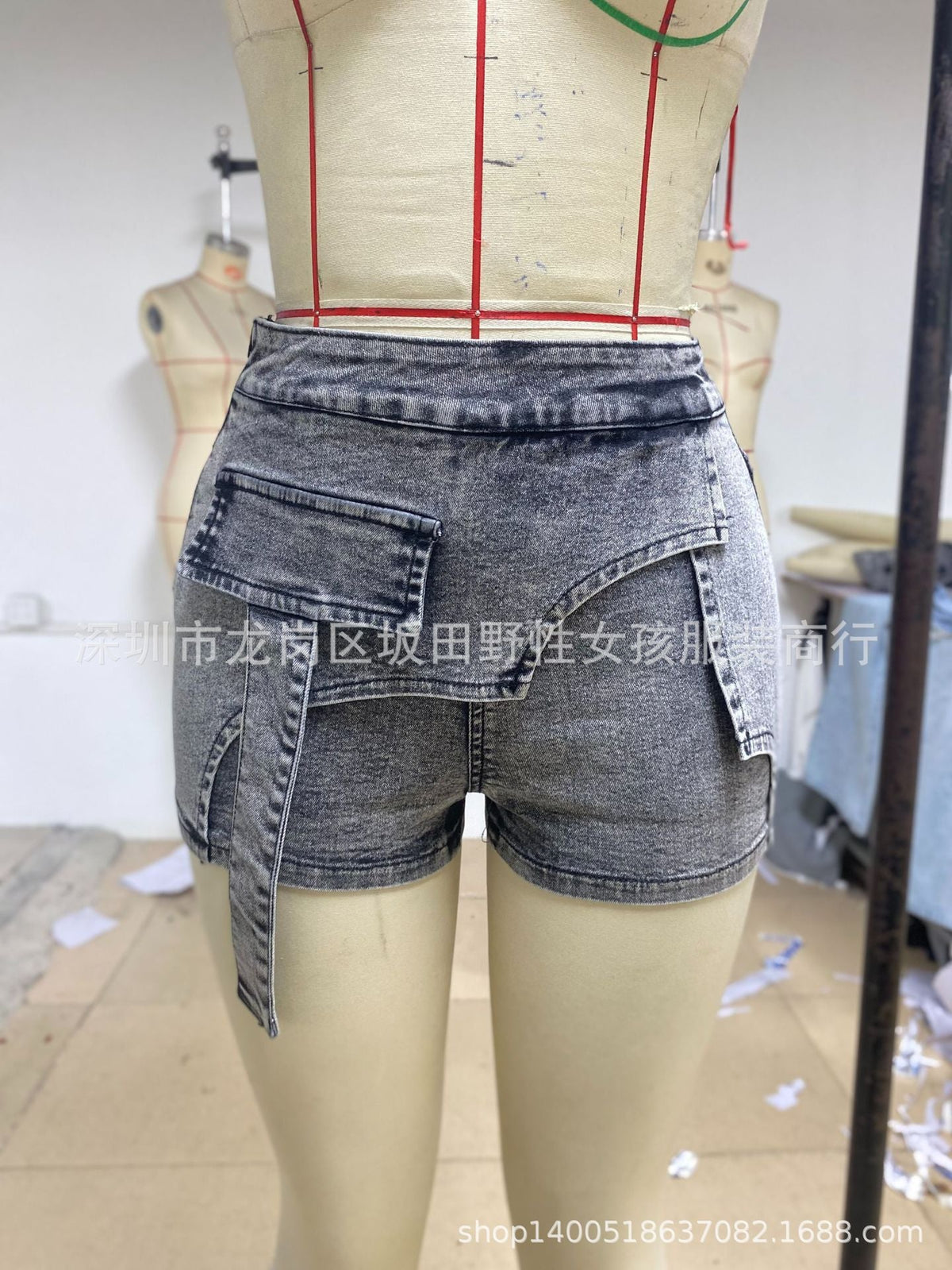 Women's High-Waist Stretch Denim Cargo Shorts with Flap Pockets and Side Straps