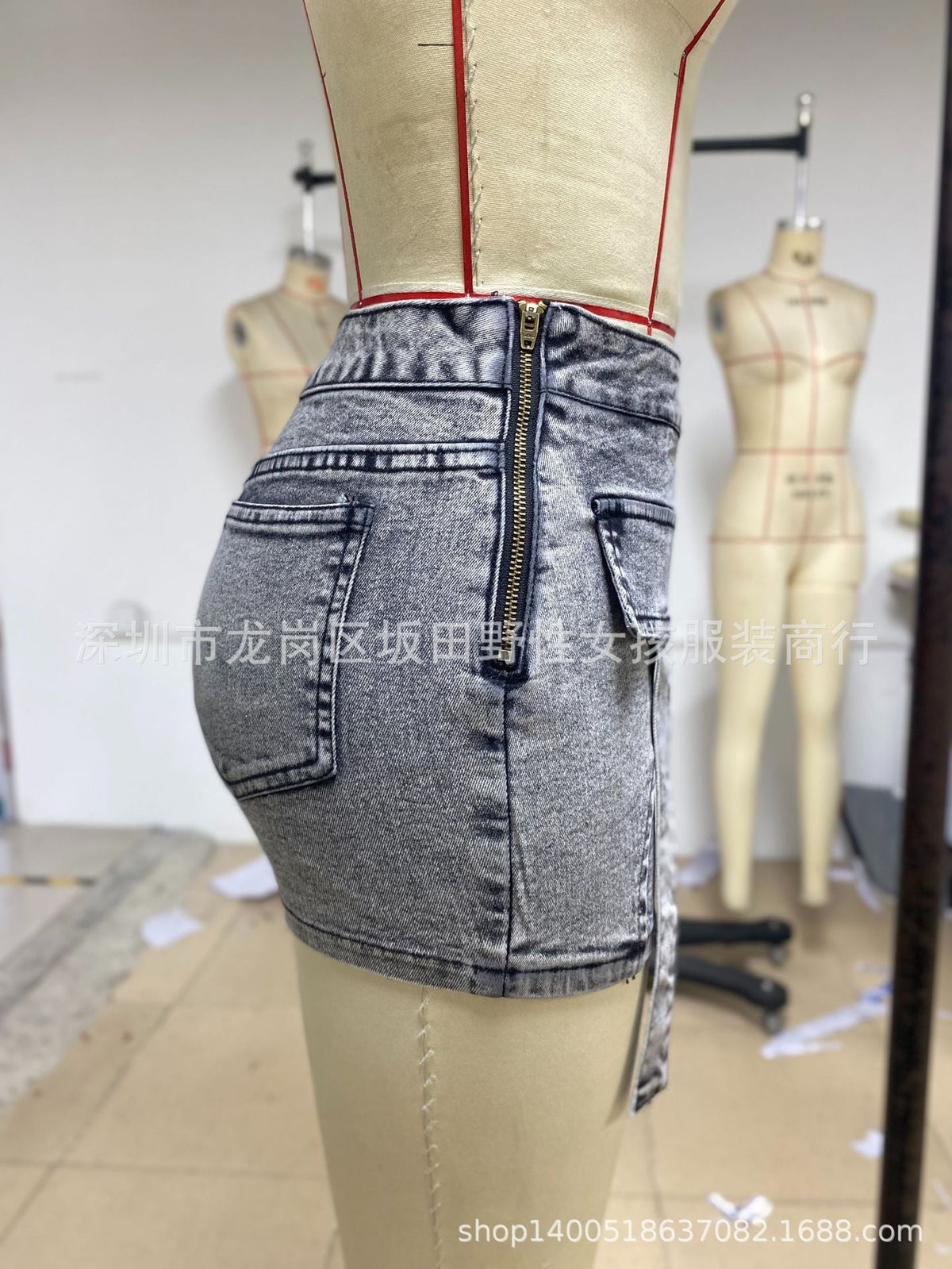 Women's High-Waist Stretch Denim Cargo Shorts with Flap Pockets and Side Straps