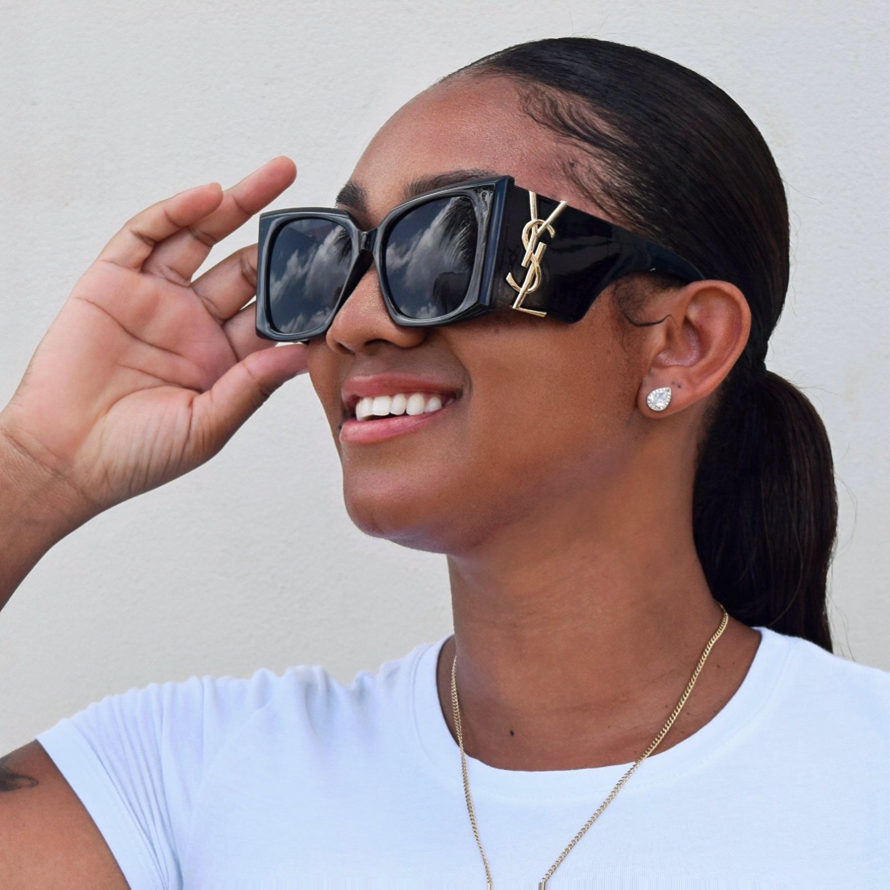 Oversized Cat Eye Sunglasses with Thick Frames and Tinted Lenses