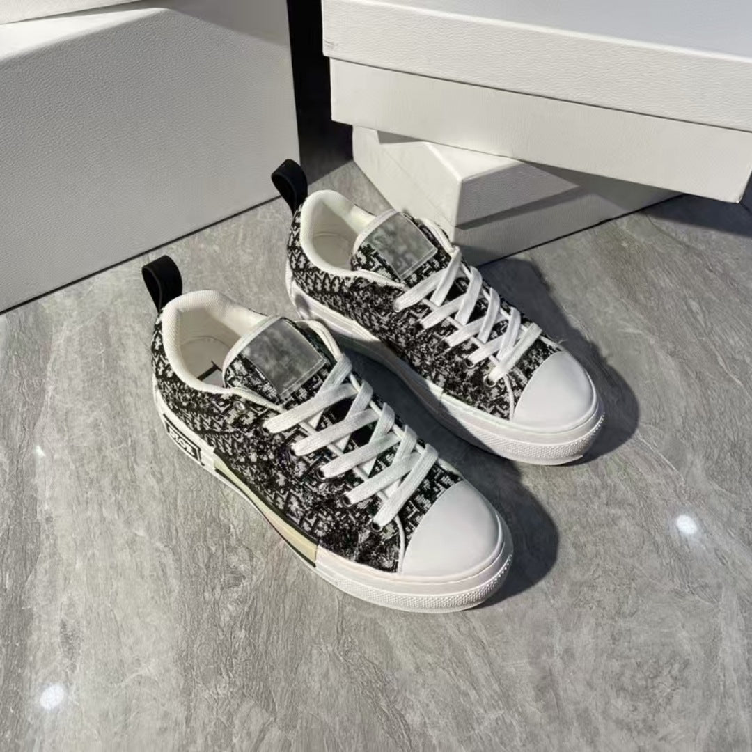 2025 spring new Internet celebrity with the same couple model giant foot length versatile letter embroidery platform shoes canvas shoes