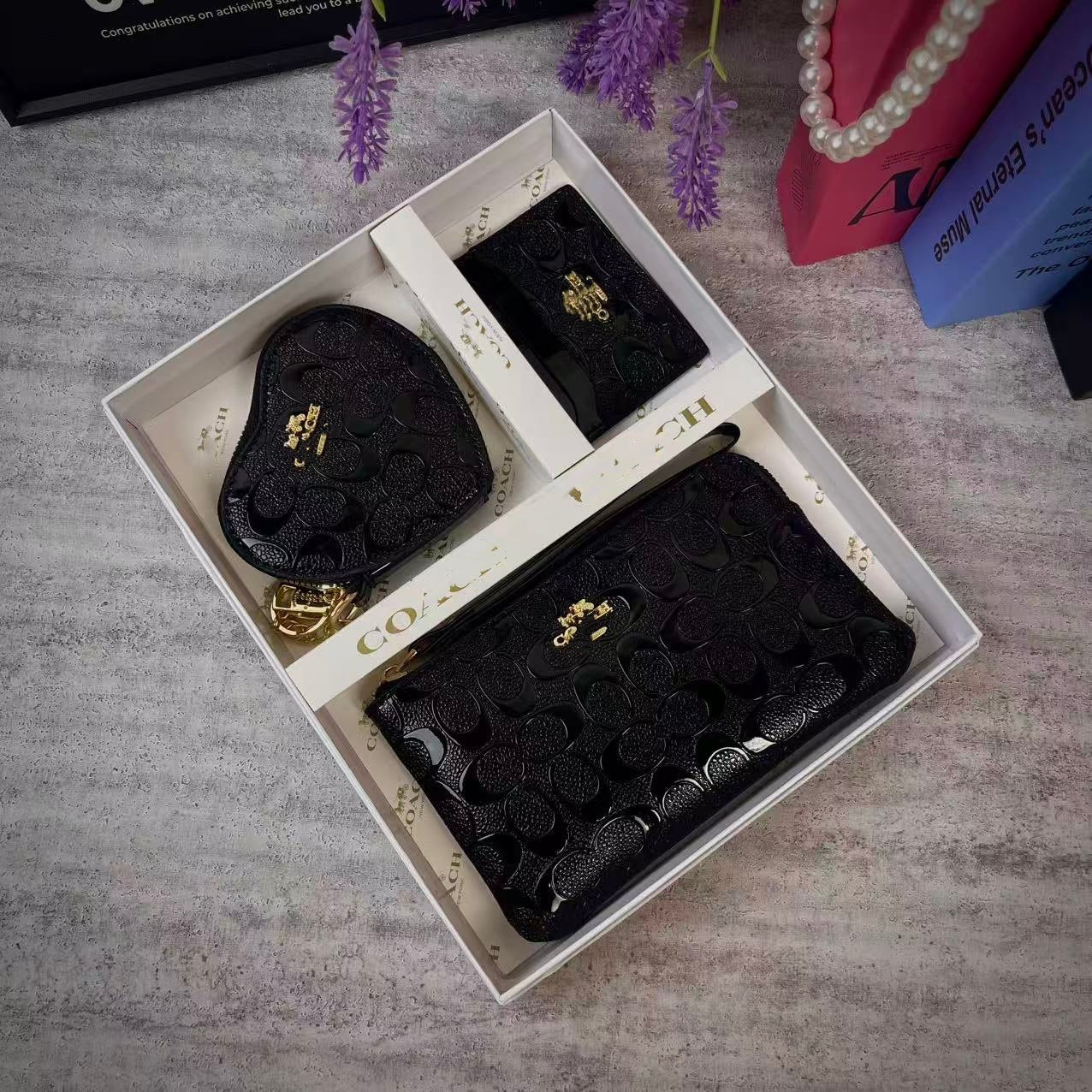 Timeless Allure Bag Set For Everyday Essentials With Coordinated Pouch And Wallet And Structured Tote