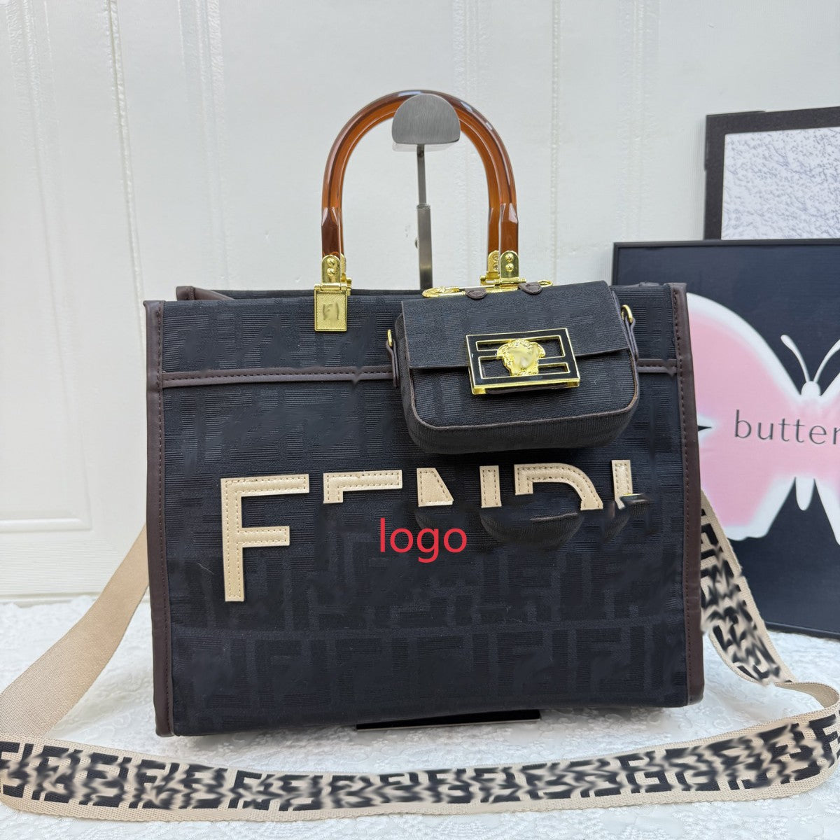 Geometric Shoulder Tote With Large Capacity For Everyday Luxury And Modern Sophistication