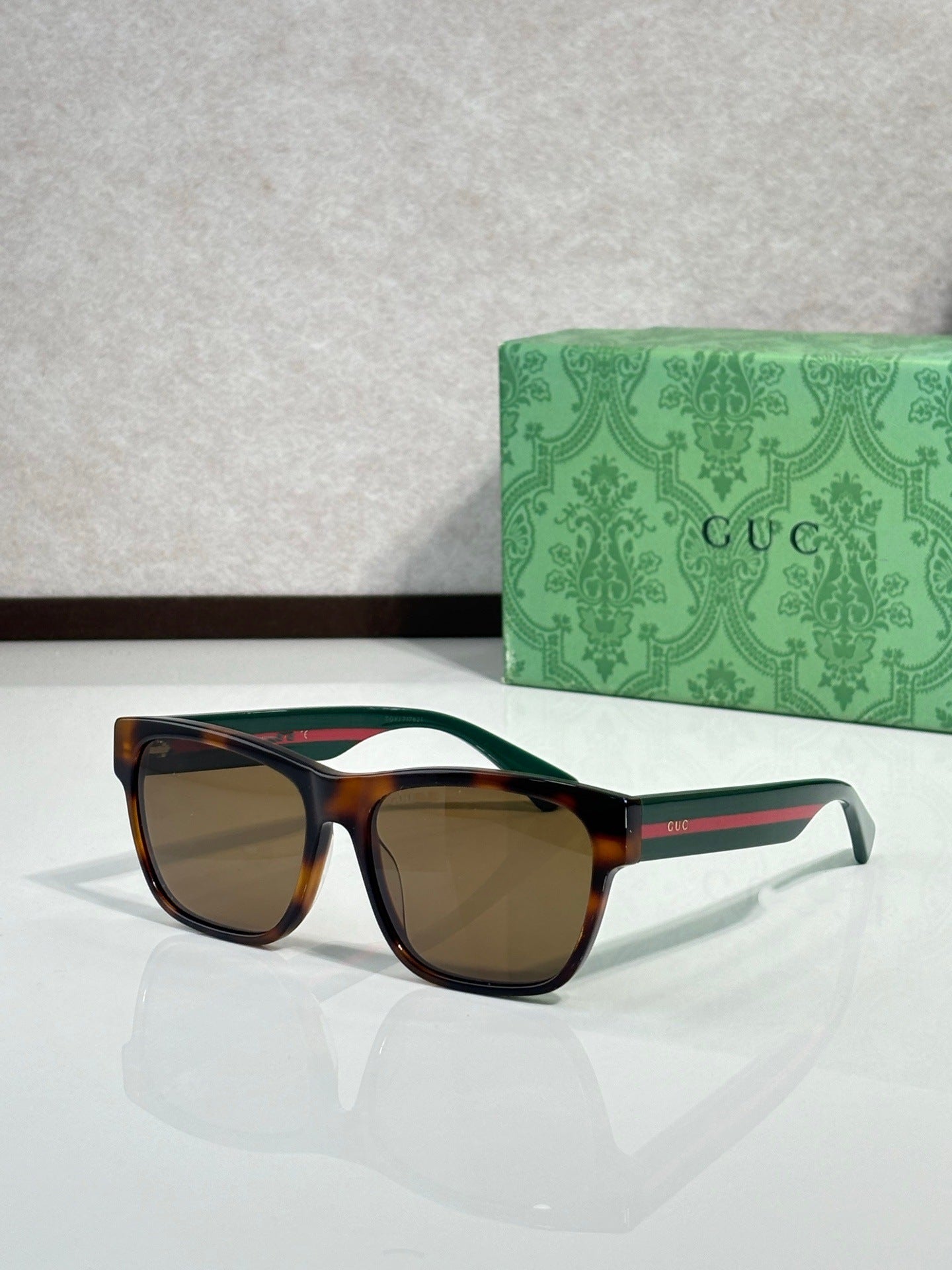 Monarch Edge Square Sunglasses For Effortless Modern Style And Timeless Confidence