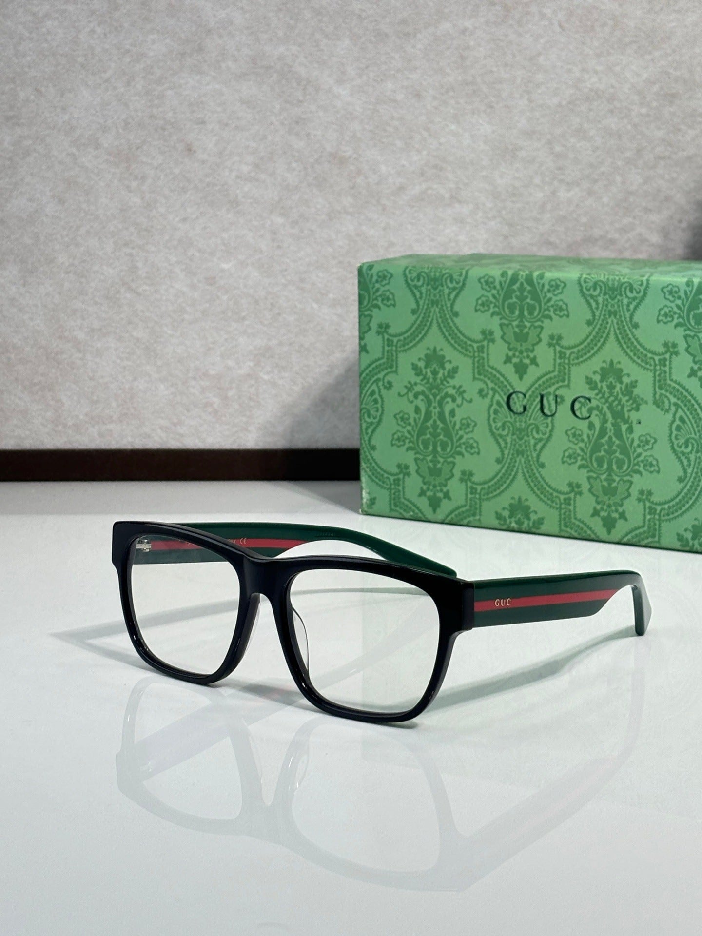 Monarch Edge Square Sunglasses For Effortless Modern Style And Timeless Confidence