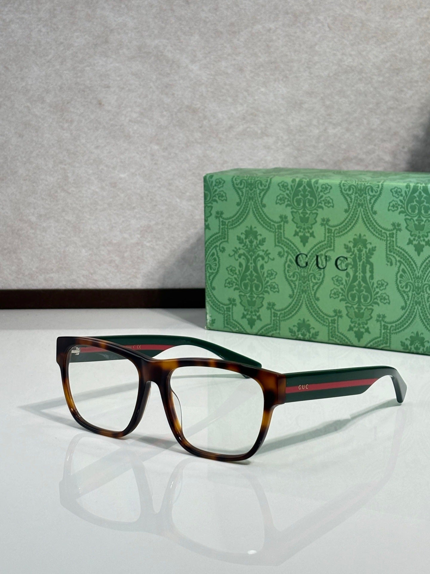 Monarch Edge Square Sunglasses For Effortless Modern Style And Timeless Confidence