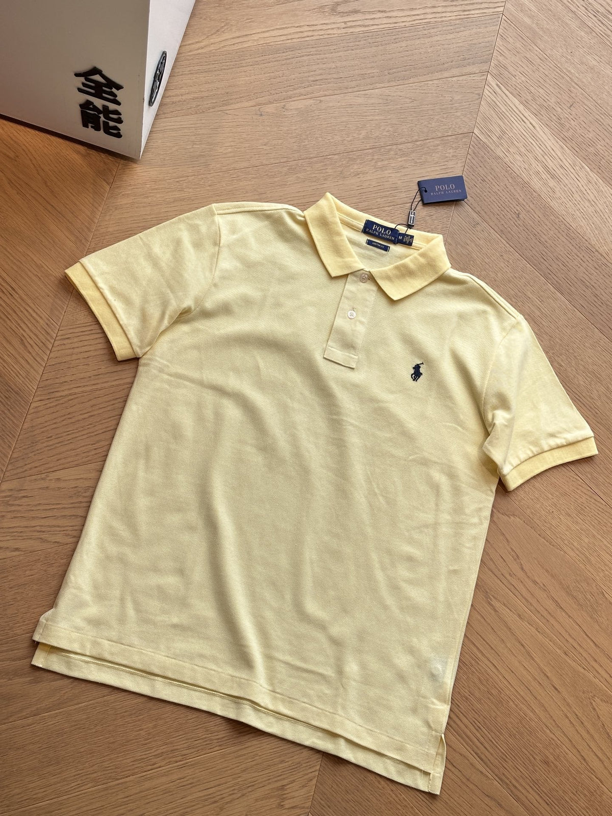 Men's Short Sleeve Polo Shirt with Ribbed Collar and Three-Button Placket