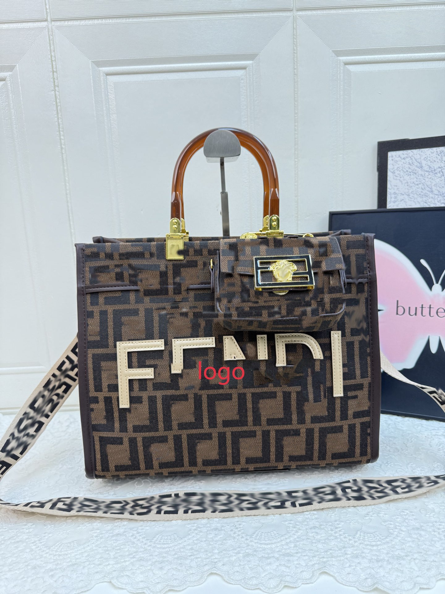 Geometric Shoulder Tote With Large Capacity For Everyday Luxury And Modern Sophistication