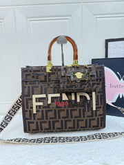 Geometric Shoulder Tote With Large Capacity For Everyday Luxury And Modern Sophistication