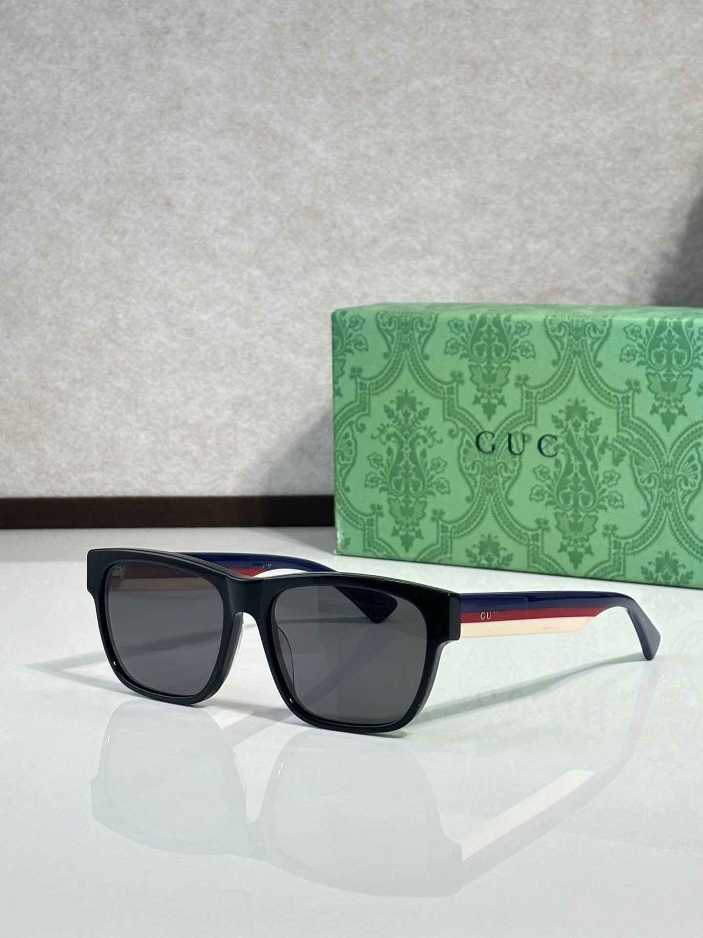 Monarch Edge Square Sunglasses For Effortless Modern Style And Timeless Confidence