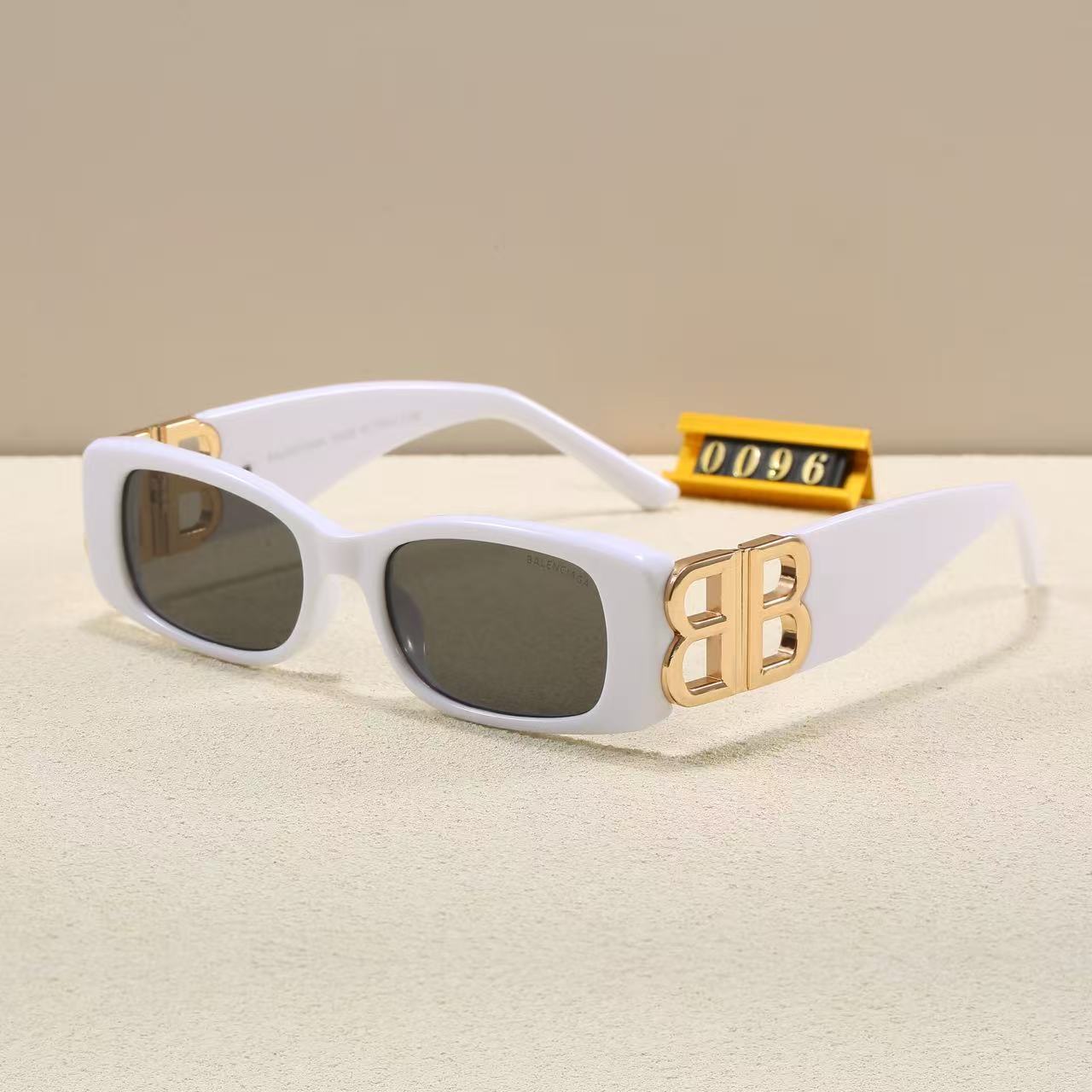 Arcade Silhouette Sunglasses With UV Shield And Luxe Detail For Everyday Elevation
