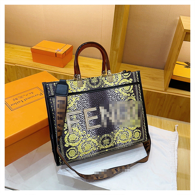 Premium Handheld Tote Bag With Bold Fashion Print For Women And Light Luxury Crossbody Strap