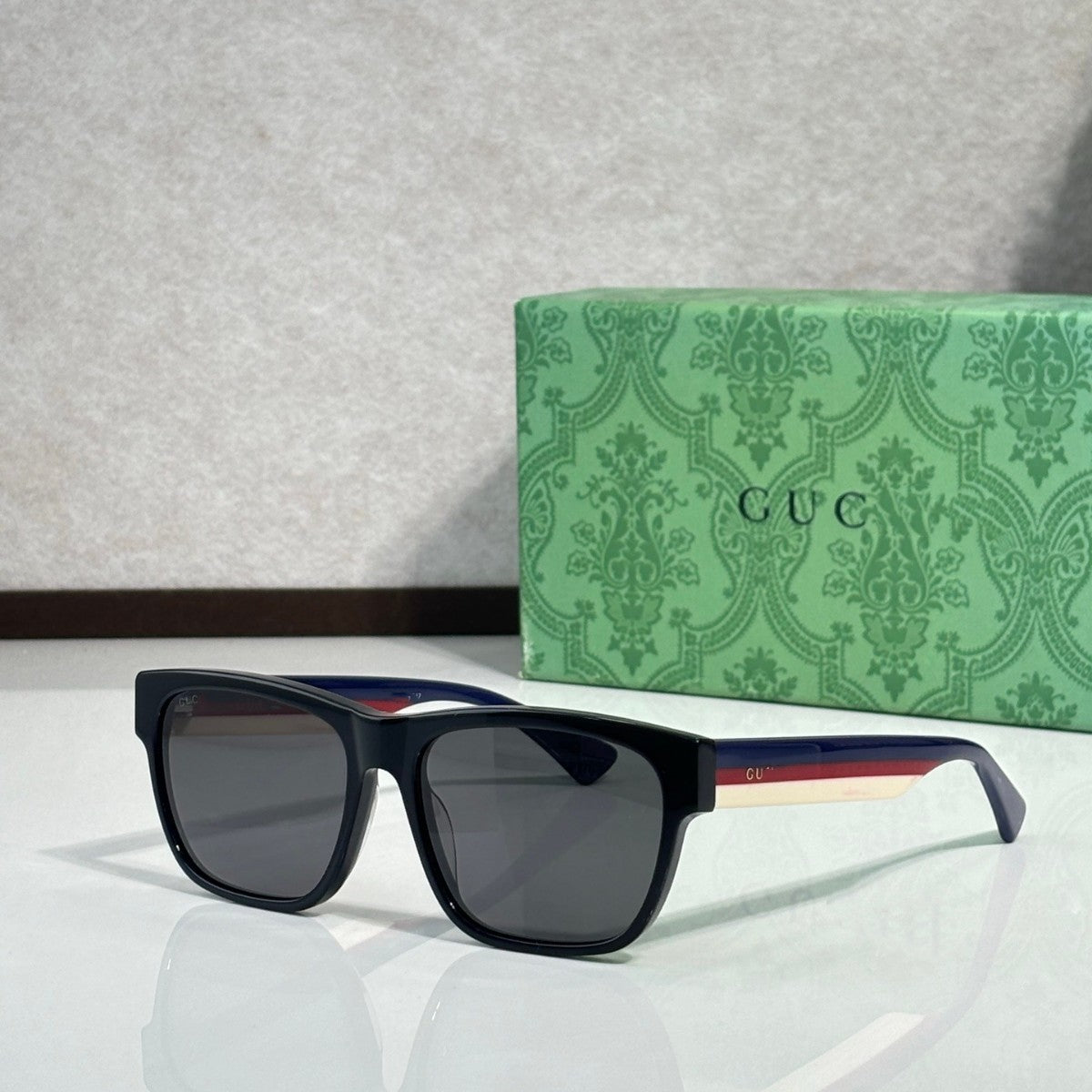 Monarch Edge Square Sunglasses For Effortless Modern Style And Timeless Confidence