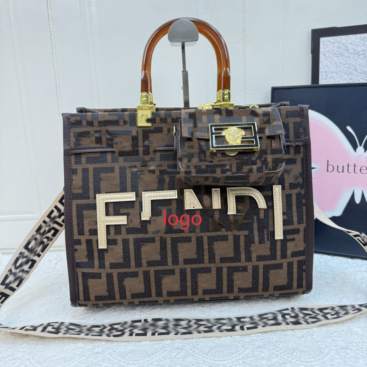 Geometric Shoulder Tote With Large Capacity For Everyday Luxury And Modern Sophistication