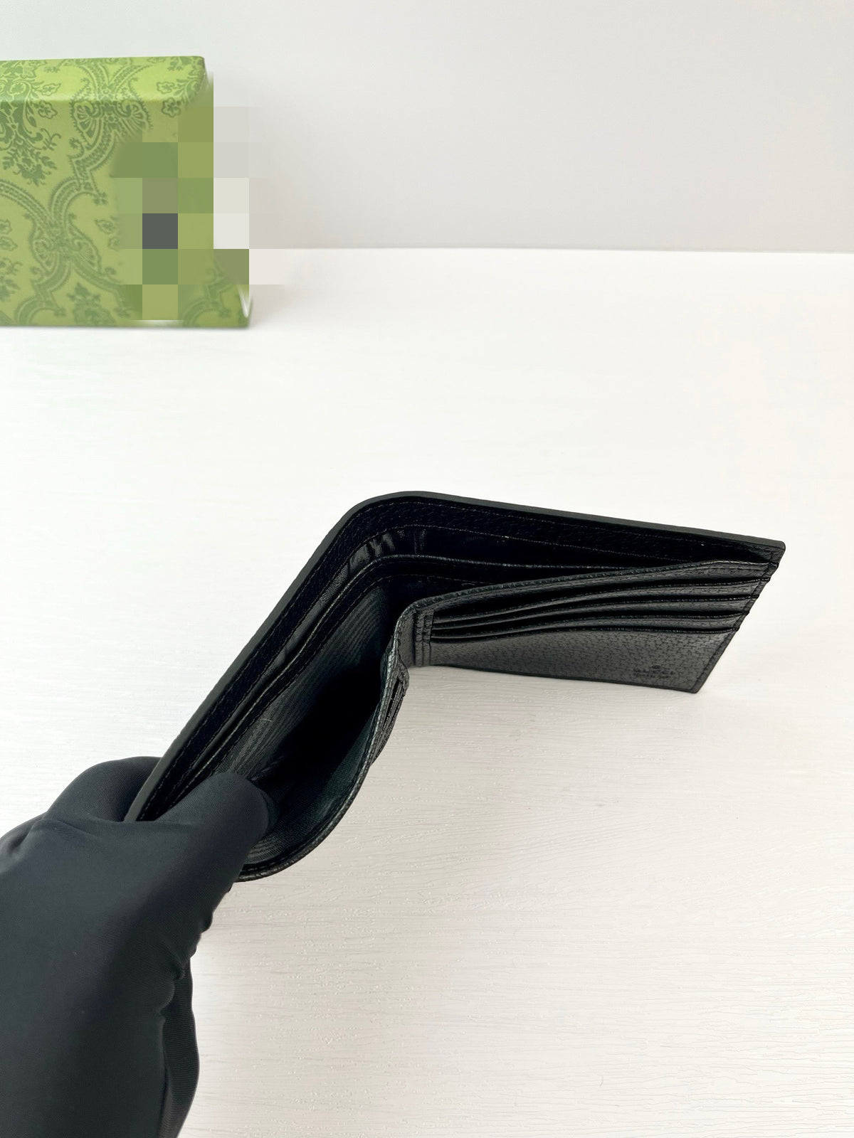 Foreign trade wholesale of European and American fashionable men's genuine leather wallets, high-quality hot-selling 20% off cash slip boxes
