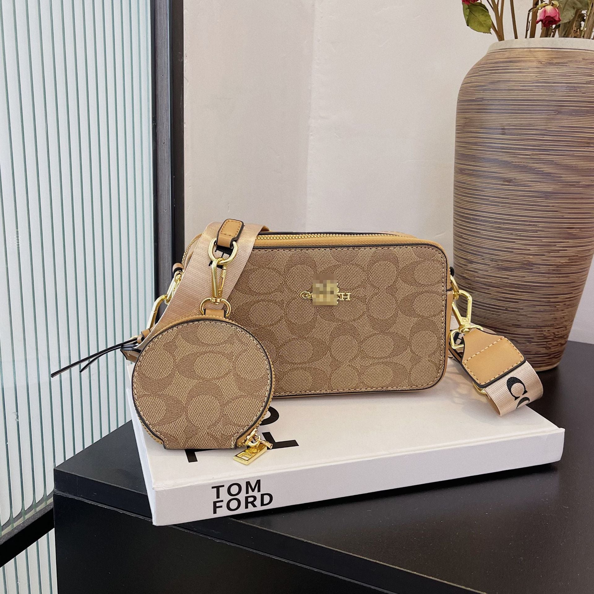 Premium Compact Crossbody Bag Set Featuring Mini Pouch For Everyday Chic And Effortless Style