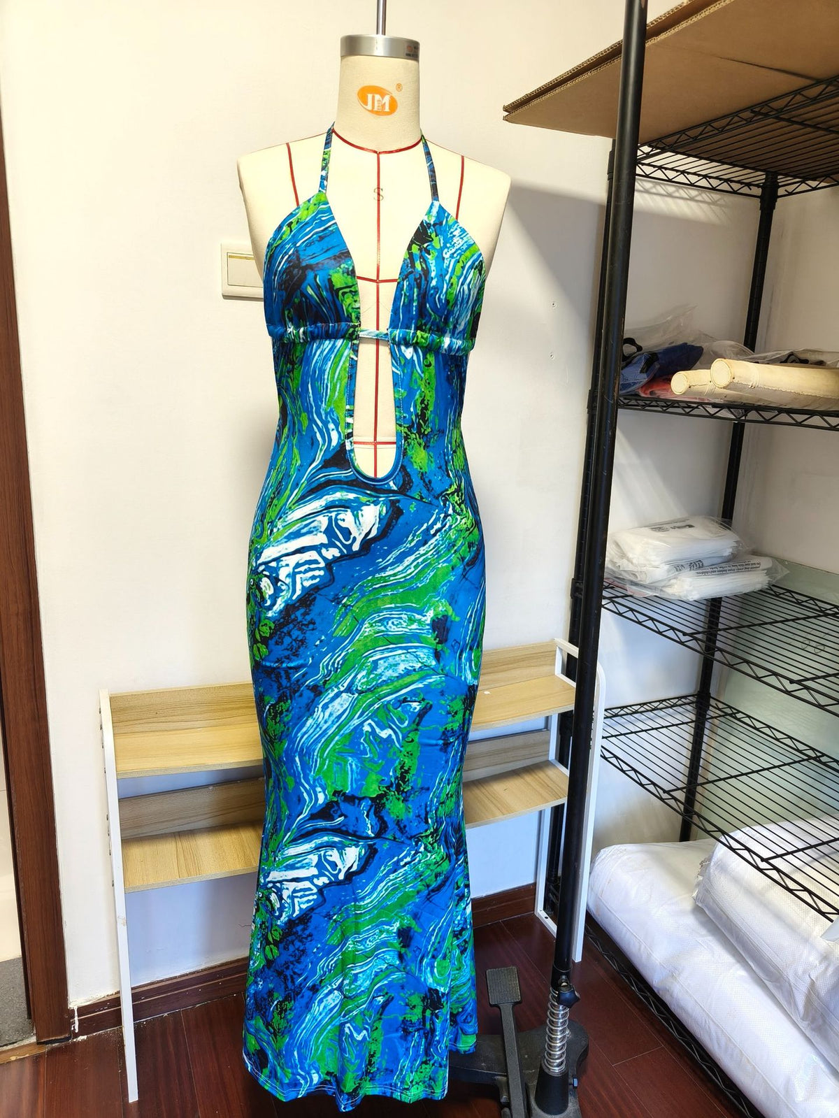Women's Halter Neck Backless Cutout Maxi Dress with Tie-Back and Abstract Print
