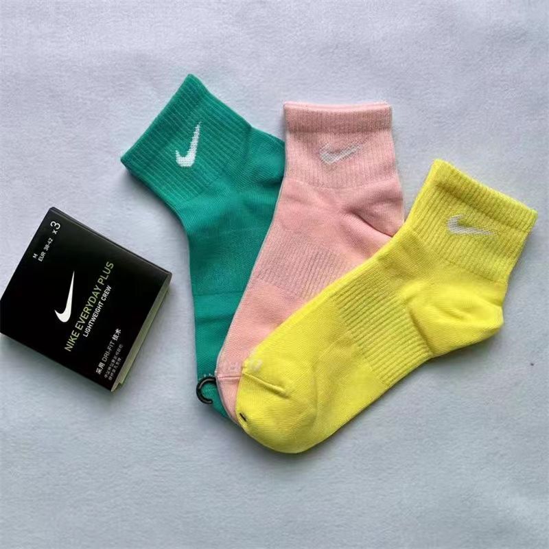 Colored cross-border socks, women's cotton socks, four seasons Internet celebrities, solid color, American retro outerwear, sports socks