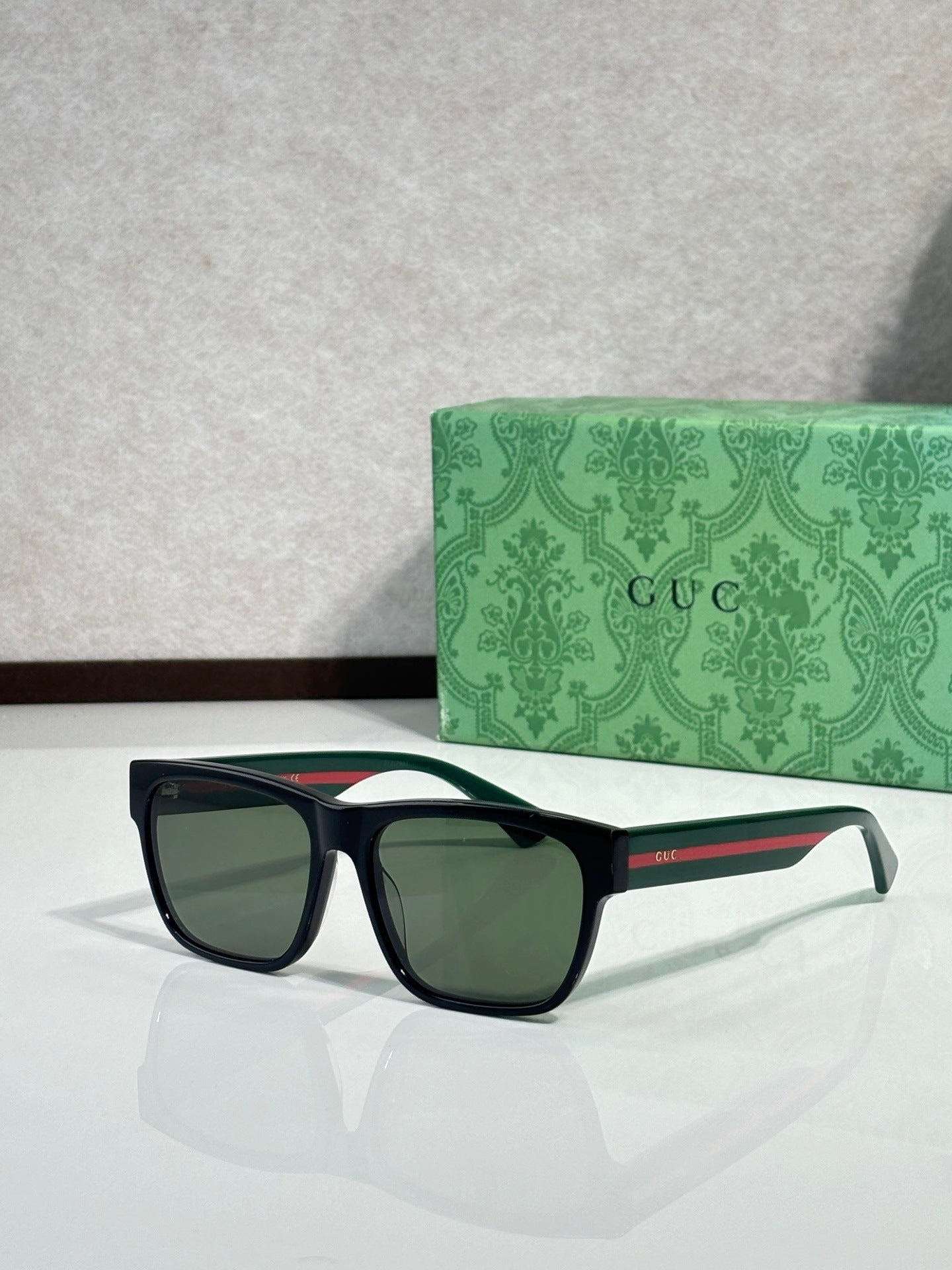 Monarch Edge Square Sunglasses For Effortless Modern Style And Timeless Confidence
