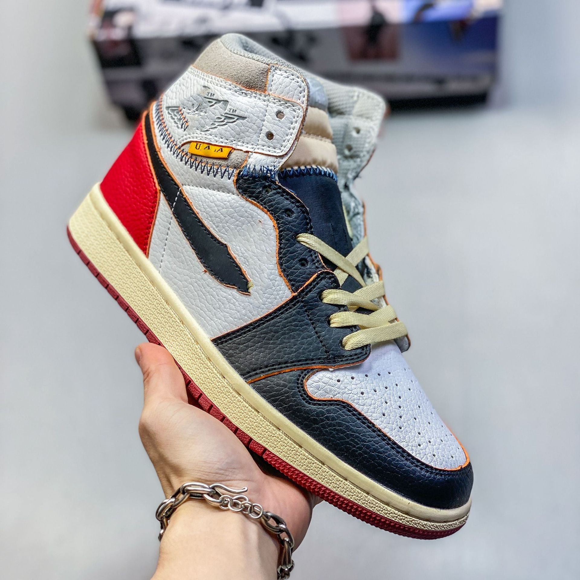 Pure original Joe 1 high-top OW co-branded classic retro versatile casual basketball shoes for men and women AJ1 campus sports board shoes