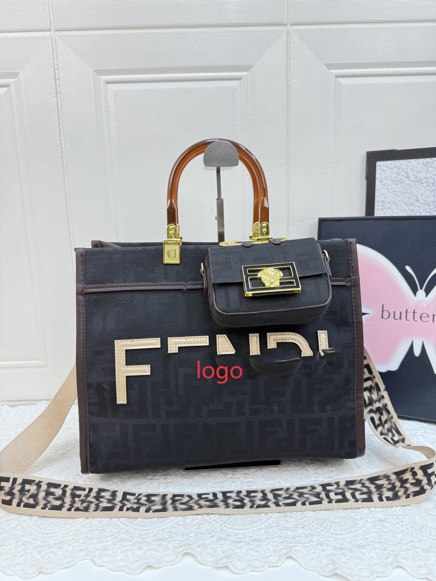 Geometric Shoulder Tote With Large Capacity For Everyday Luxury And Modern Sophistication