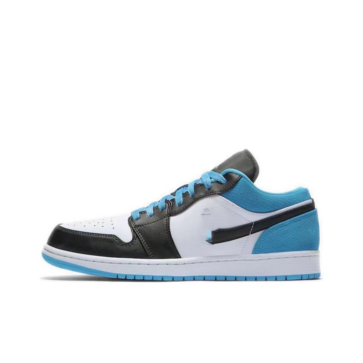 AeroCore Urban Low Top Sneaker