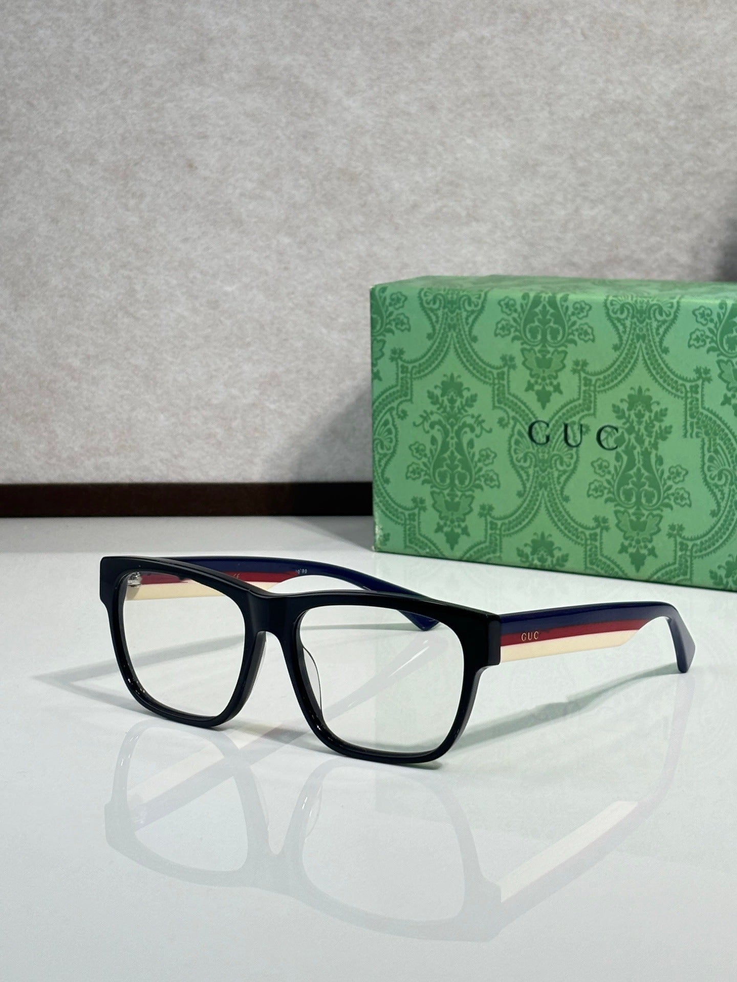 Monarch Edge Square Sunglasses For Effortless Modern Style And Timeless Confidence