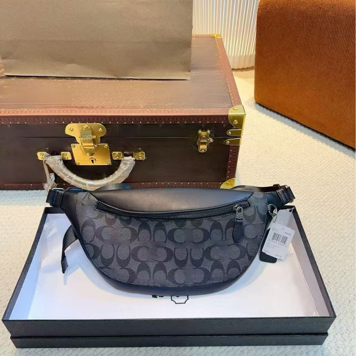 2025 Ole new men's belt bag European and American retro classic logo presbyopia Warren chest bag crossbody bag 7877