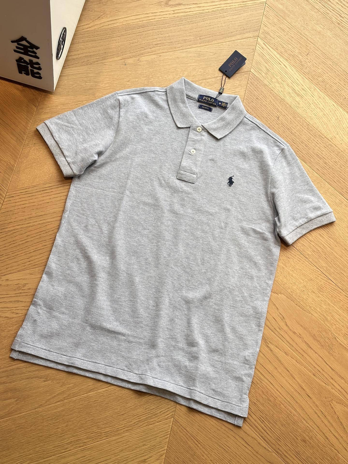 Men's Short Sleeve Polo Shirt with Ribbed Collar and Three-Button Placket