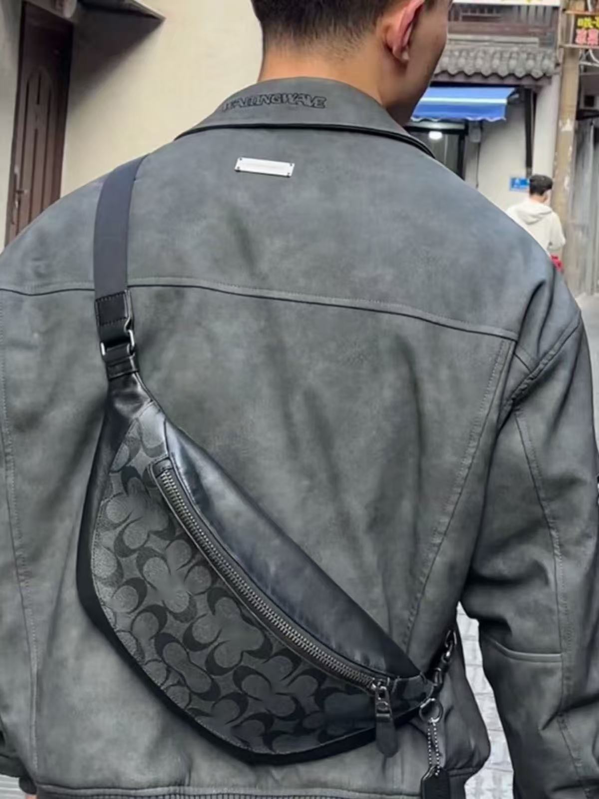 2025 Ole new men's belt bag European and American retro classic logo presbyopia Warren chest bag crossbody bag 7877