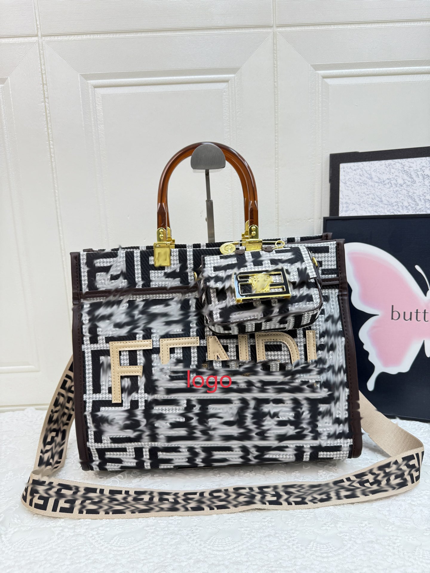 Geometric Shoulder Tote With Large Capacity For Everyday Luxury And Modern Sophistication
