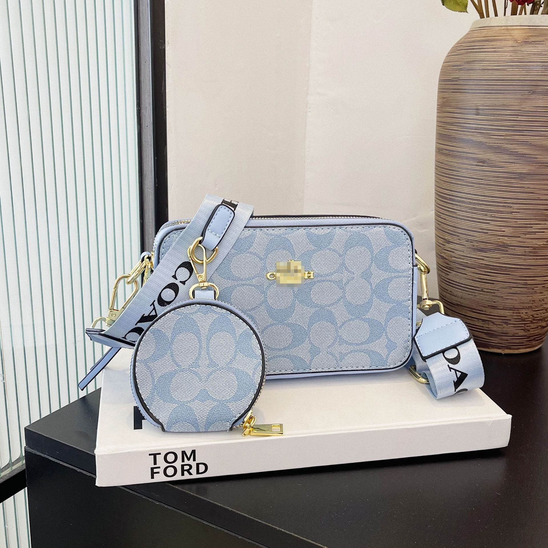 Premium Compact Crossbody Bag Set Featuring Mini Pouch For Everyday Chic And Effortless Style
