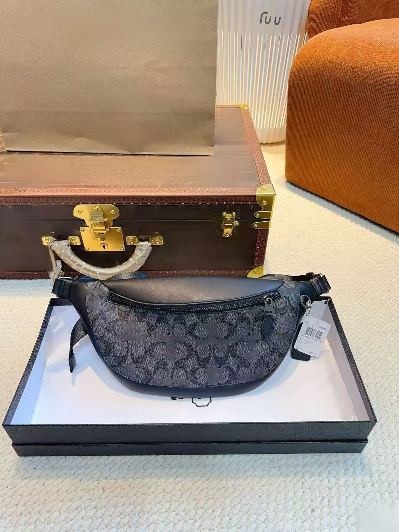 2025 Ole new men's belt bag European and American retro classic logo presbyopia Warren chest bag crossbody bag 7877