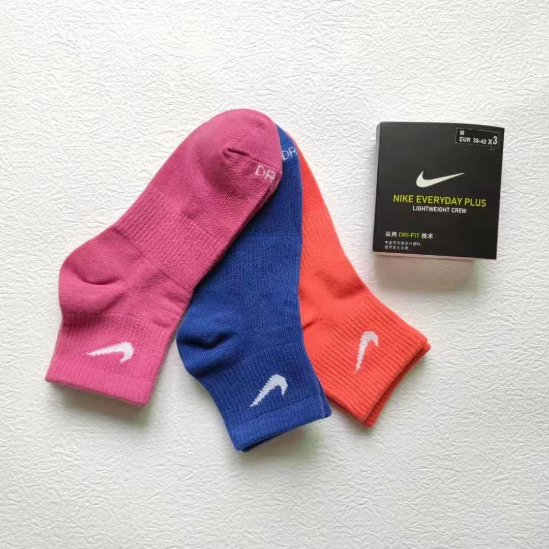 Colored cross-border socks, women's cotton socks, four seasons Internet celebrities, solid color, American retro outerwear, sports socks