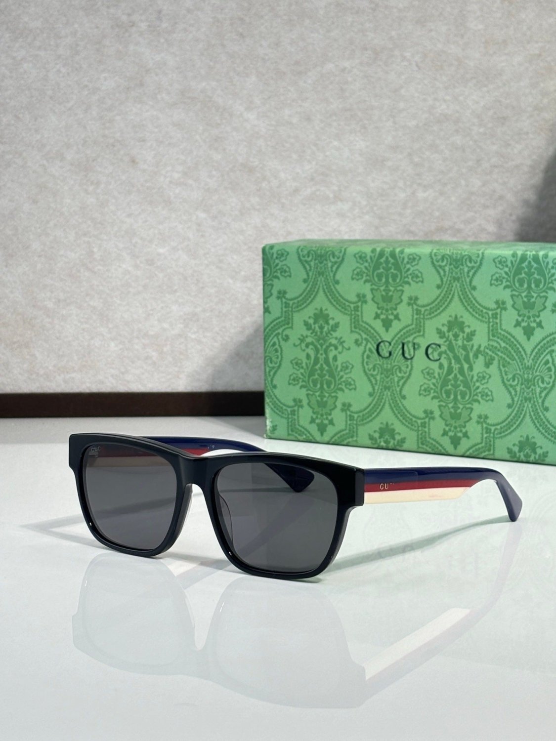 Square Full Frame Sunglasses with Contrast Temple Stripes and UV400 Protection