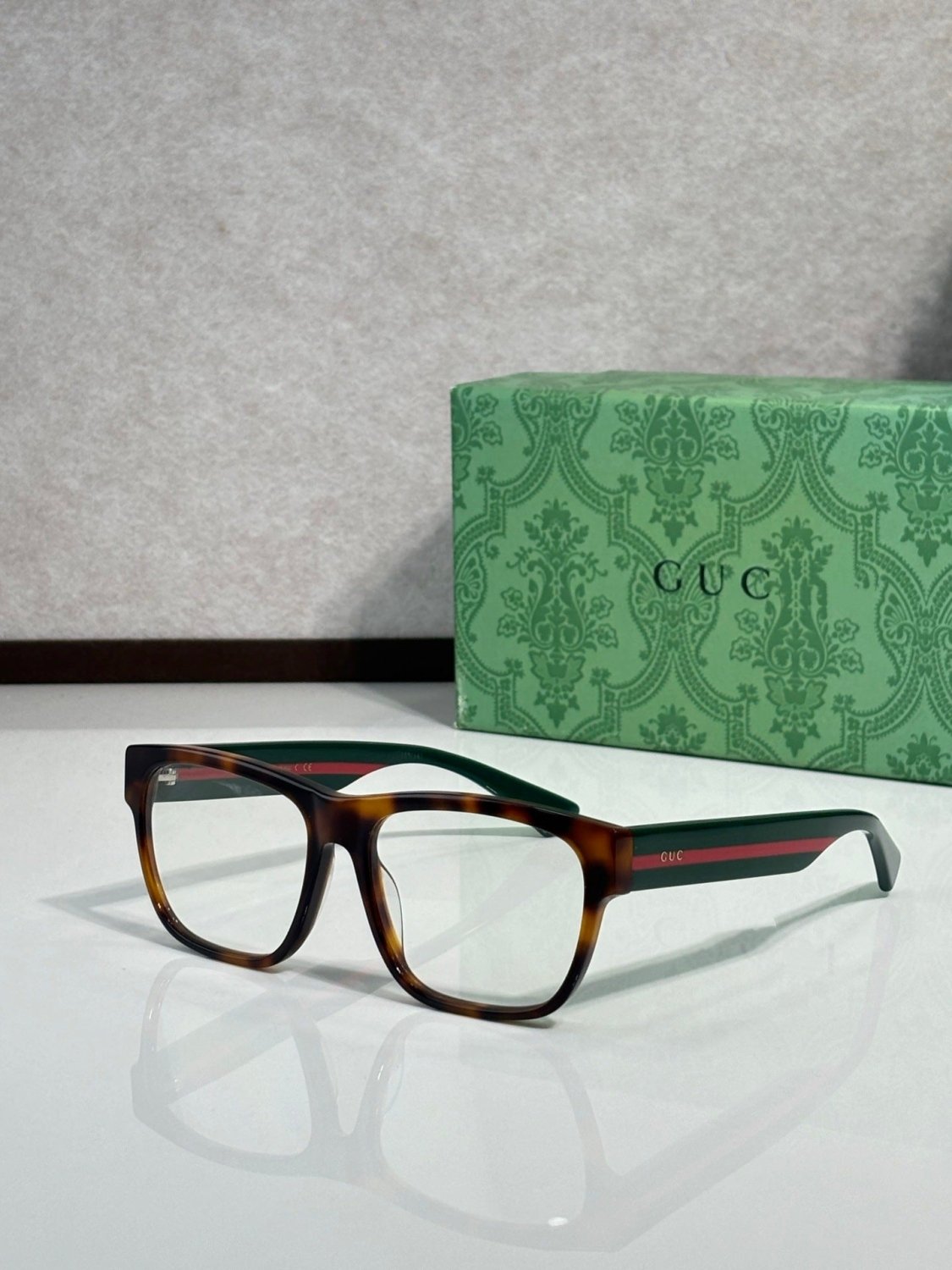 Square Full Frame Sunglasses with Contrast Temple Stripes and UV400 Protection