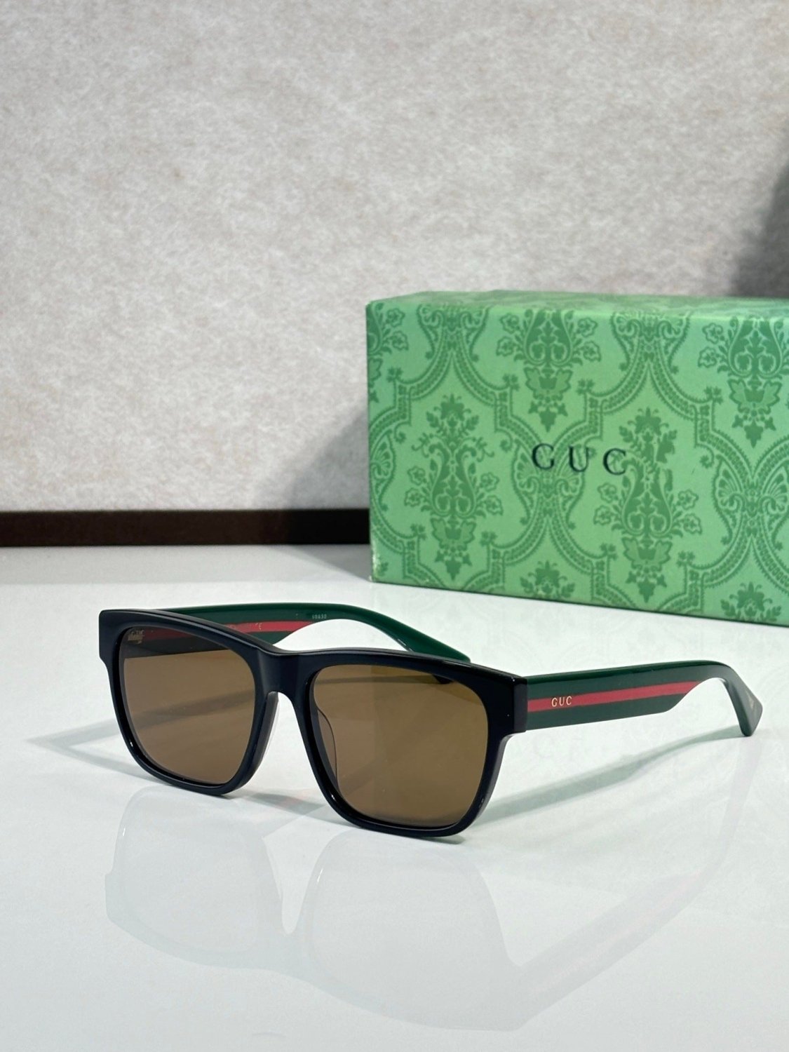 Square Full Frame Sunglasses with Contrast Temple Stripes and UV400 Protection