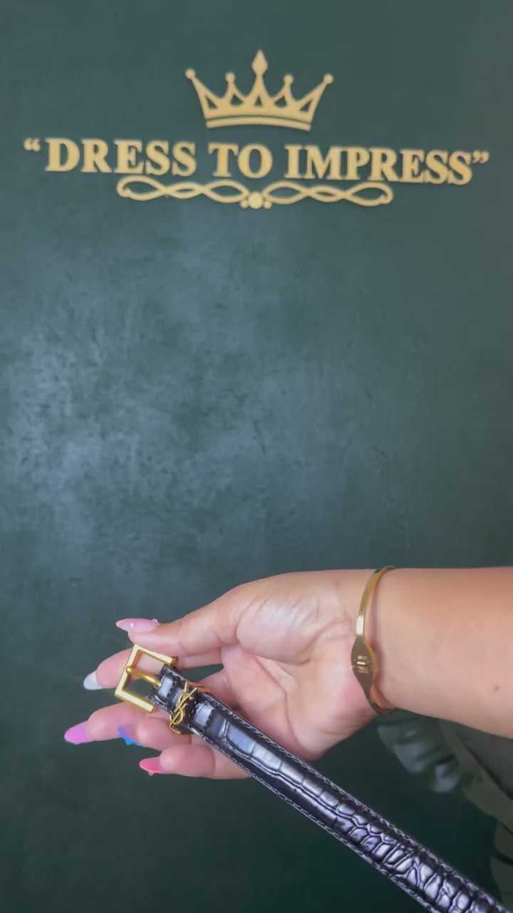 Load video: Embossed Pattern Waist Belt with Buckle Closure